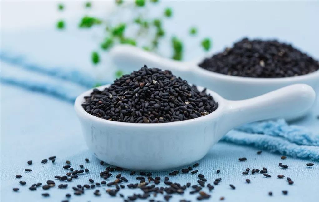 补硒元素能治疗白发吗（补硒治疗妇科病吗）-硒宝网