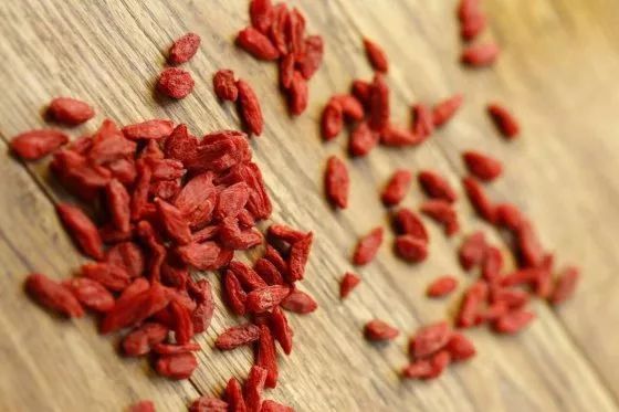 补硒元素能治疗白发吗（补硒治疗妇科病吗）-硒宝网