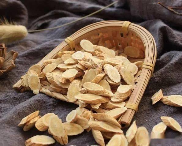 黄芪泡水能补硒元素吗（何首乌与黄芪能泡水吗）-硒宝网