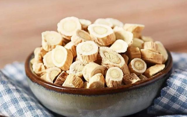 黄芪泡水能补硒元素吗(大量补硒能抗癌吗)-硒宝网