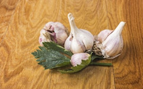 补硒生吃大蒜还是熟吃（大蒜生吃补肾吗）-硒宝网