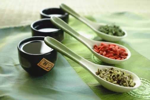 补硒后红色尿（尿补红色硒后会变色吗）-硒宝网