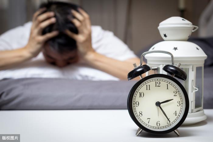 补硒睡觉手麻(晚上睡觉手发麻吃点钙片)-硒宝网