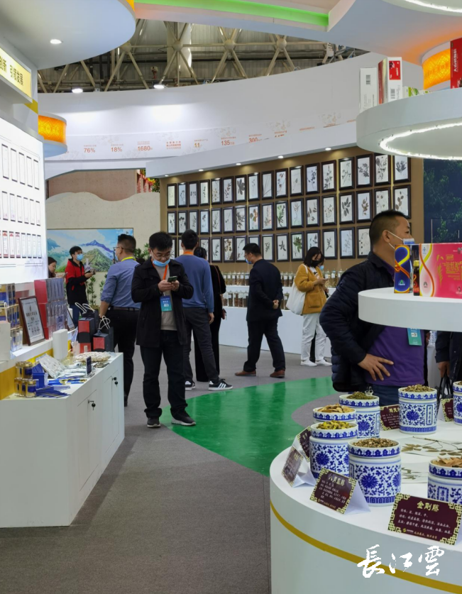 恩施富硒滕茶(恩施什么地方的藤茶硒含量最高)-硒宝网