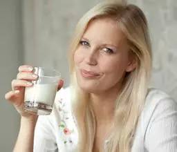 豆浆补钙还是牛奶补钙(补钙豆浆牛奶能吃吗)-硒宝网