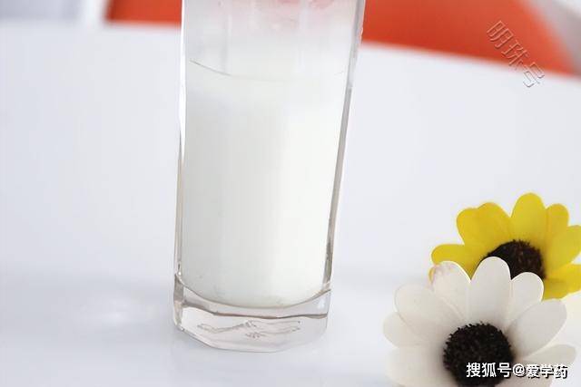 豆浆补钙还是牛奶补钙（补钙豆浆牛奶能喝吗）-硒宝网