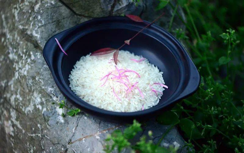 富硒大米白绿(富硒大米什么颜色)-硒宝网