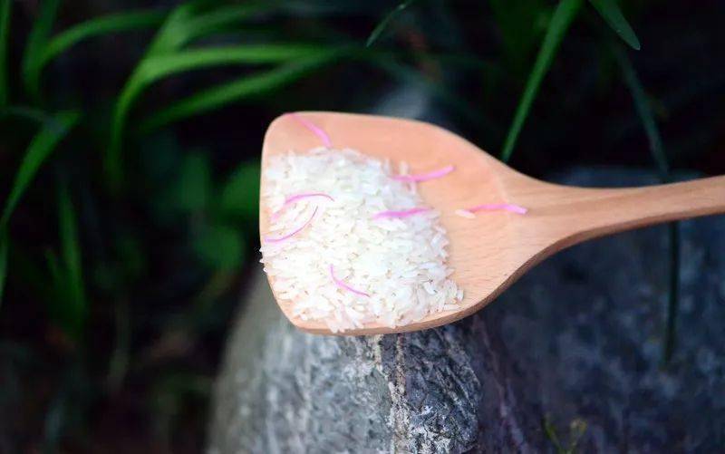 富硒大米白绿(富硒大米什么颜色)-硒宝网