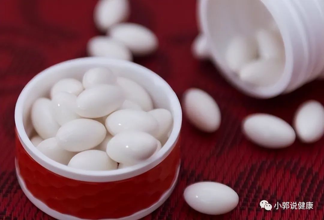 三岁宝宝吃什么钙片补钙效果好(宝宝补钙食补好还是钙片好)-硒宝网