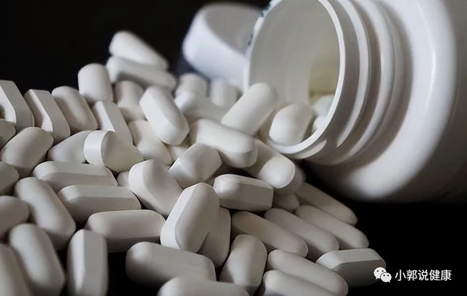 三岁宝宝吃什么钙片补钙效果好(宝宝补钙食补好还是钙片好)-硒宝网