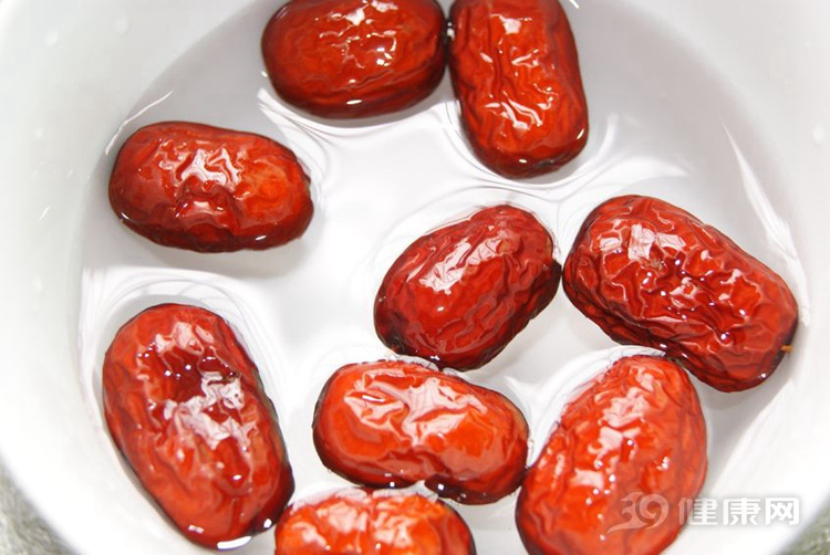 大枣补铁吗（大枣补铁补血吗）-硒宝网
