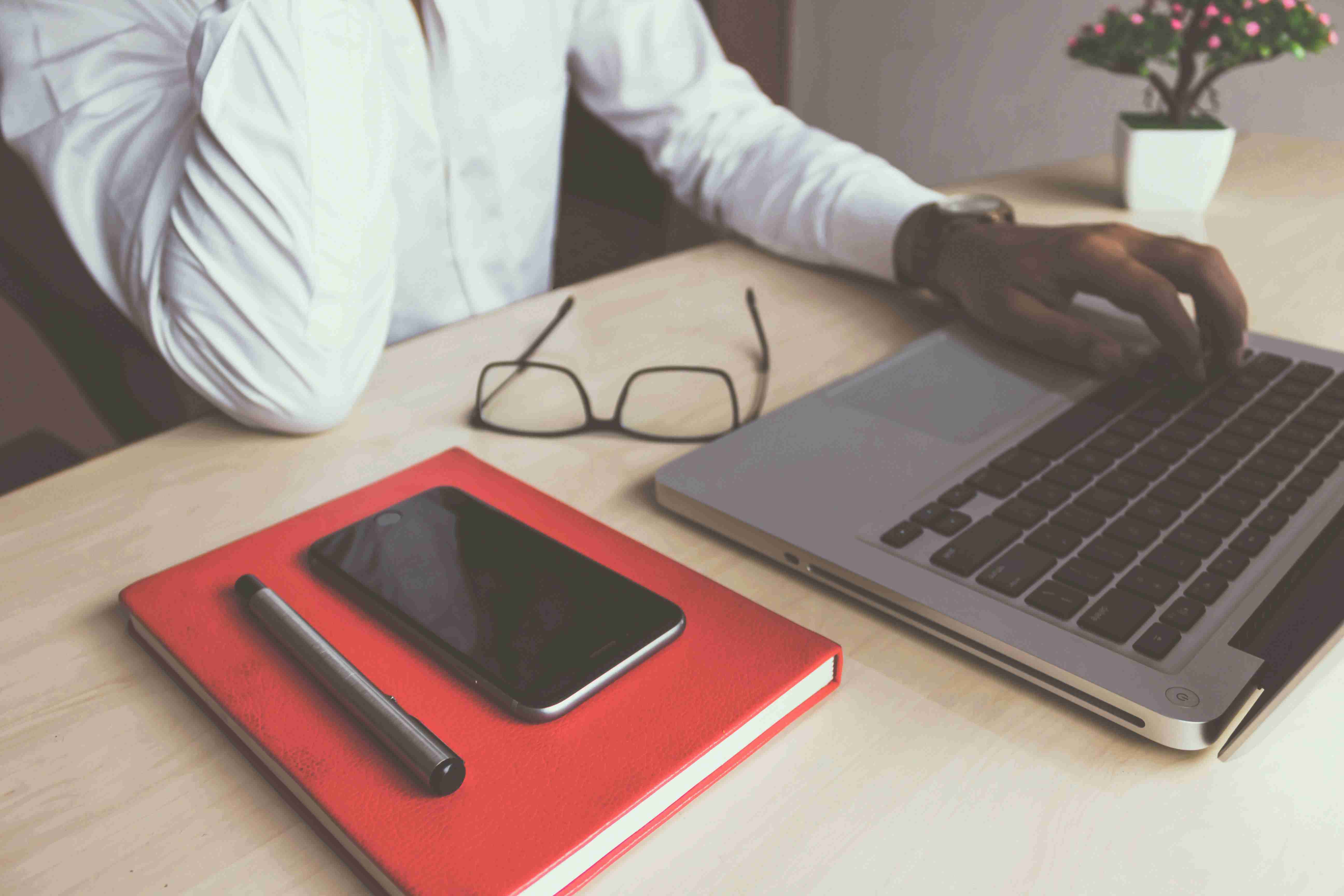 50岁女人补钙吃什么钙片好(补钙吃女人钙片好吗)-硒宝网