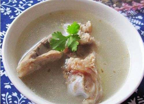 喝骨头汤可以补钙吗(骨头喝汤补钙可以一起吃吗)-硒宝网