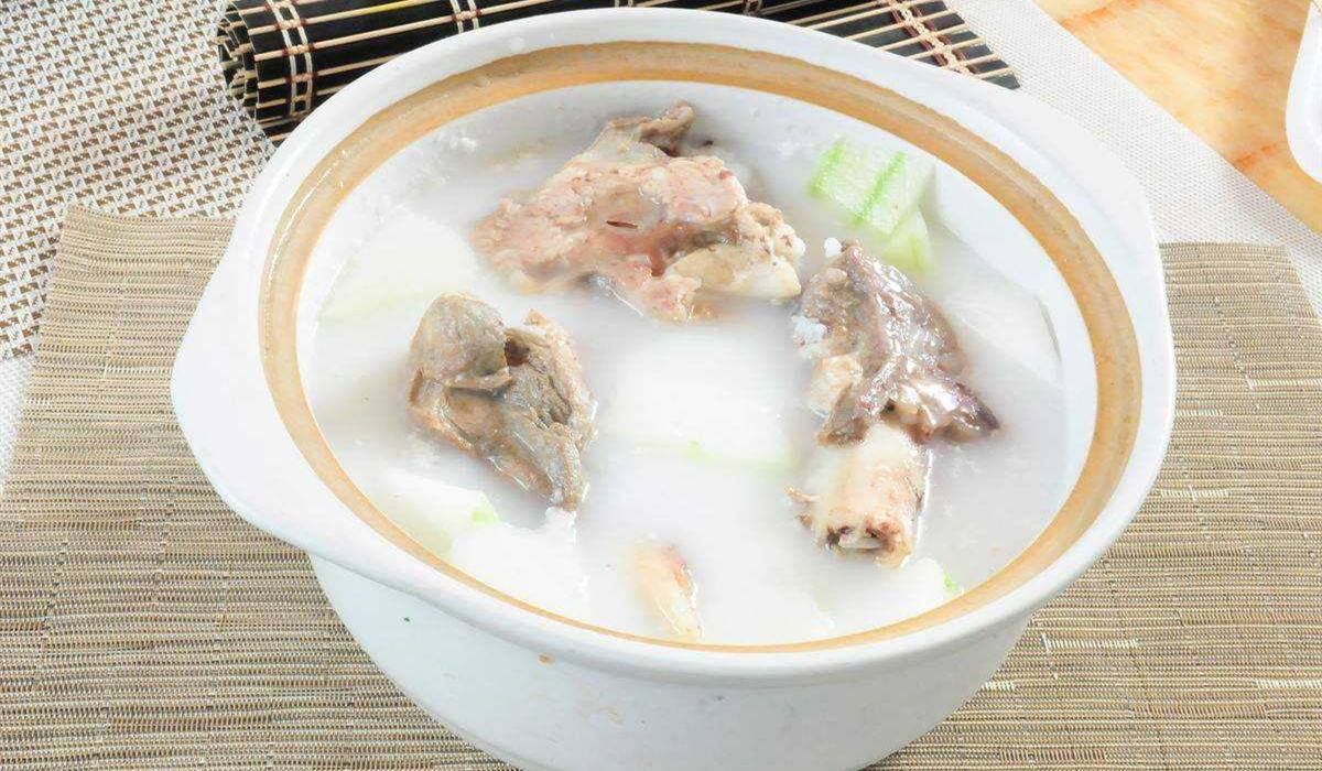 喝骨头汤可以补钙吗(骨头喝汤补钙可以一起吃吗)-硒宝网