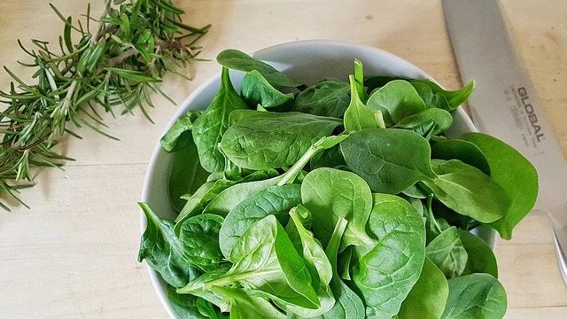 菠菜能补铁吗（菠菜能补铁吗研究报告）-硒宝网