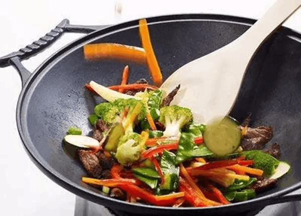 铁锅炒菜补铁吗(铁锅做菜补铁)-硒宝网