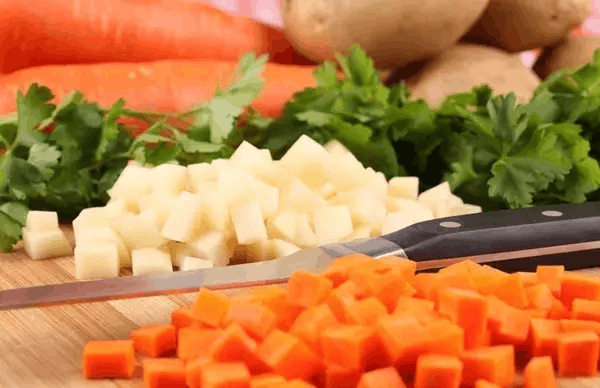 铁锅炒菜补铁吗(铁锅做菜补铁)-硒宝网