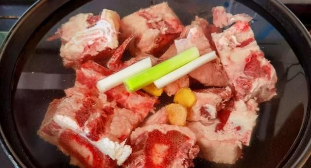 牛骨汤补钙吗（牛骨汤补钙）-硒宝网