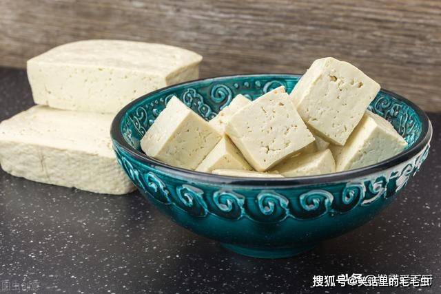 老年人补钙吃哪种钙片好(老年人吃钙片还补助什么药)-硒宝网