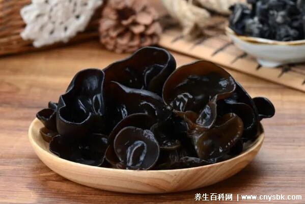 鸡肉补铁吗（鸡肉补血）-硒宝网