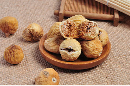 婴儿几个月补钙（补钙婴儿）-硒宝网