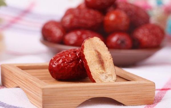 吃红枣补铁吗（吃枣补铁蛋白吗）-硒宝网