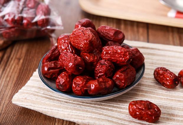 吃红枣补铁吗（吃枣补铁蛋白吗）-硒宝网