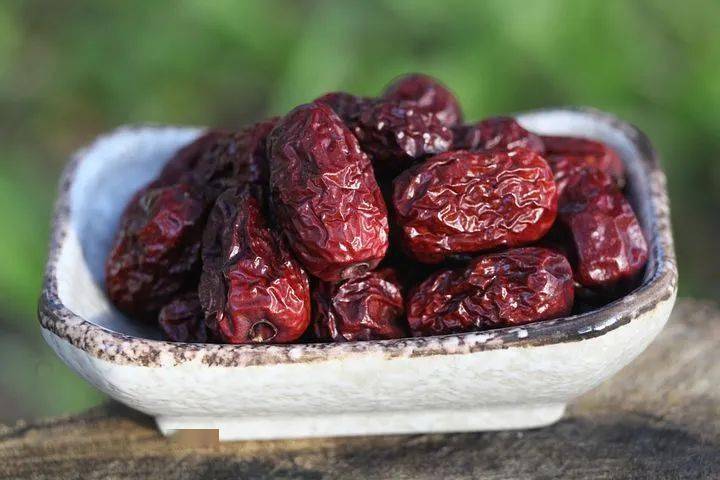 吃红枣补铁吗（补铁红枣应该怎么吃法）-硒宝网