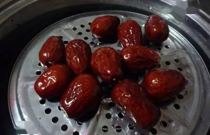 吃红枣补铁吗（补铁红枣应该怎么吃法）-硒宝网