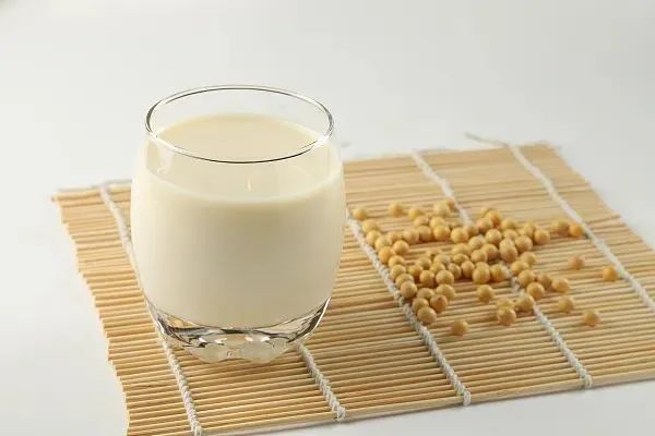喝豆浆可以补钙吗(喝豆浆补钙吗还可以加别的吗)-硒宝网