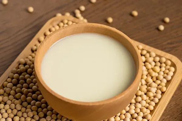 喝豆浆可以补钙吗(喝豆浆补钙吗还可以加别的吗)-硒宝网