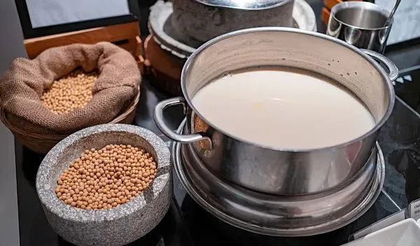 喝豆浆可以补钙吗(喝豆浆补钙吗还可以加别的吗)-硒宝网