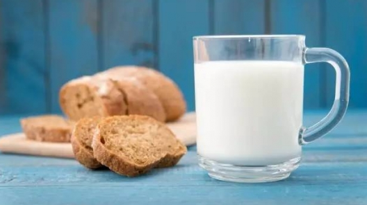 喝纯牛奶补钙吗（牛奶喝补钙纯牛奶好吗）-硒宝网