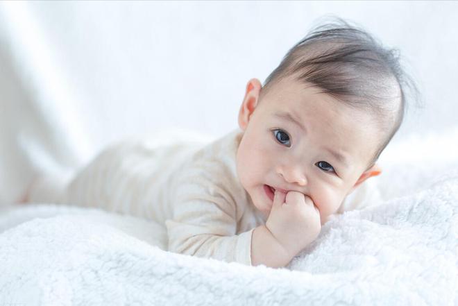 新生儿几个月开始补钙（新生儿开始补钙时间）-硒宝网