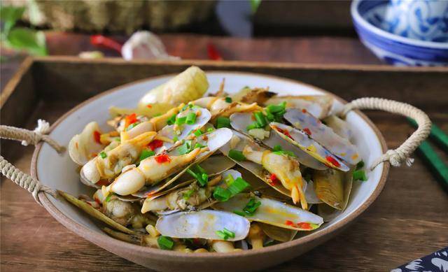 吃什么补铁快（吃补铁药大便为什么是黑色）-硒宝网