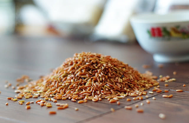 吃补硒导致尿黄(吃了硒为什么撒尿是黄的)-硒宝网