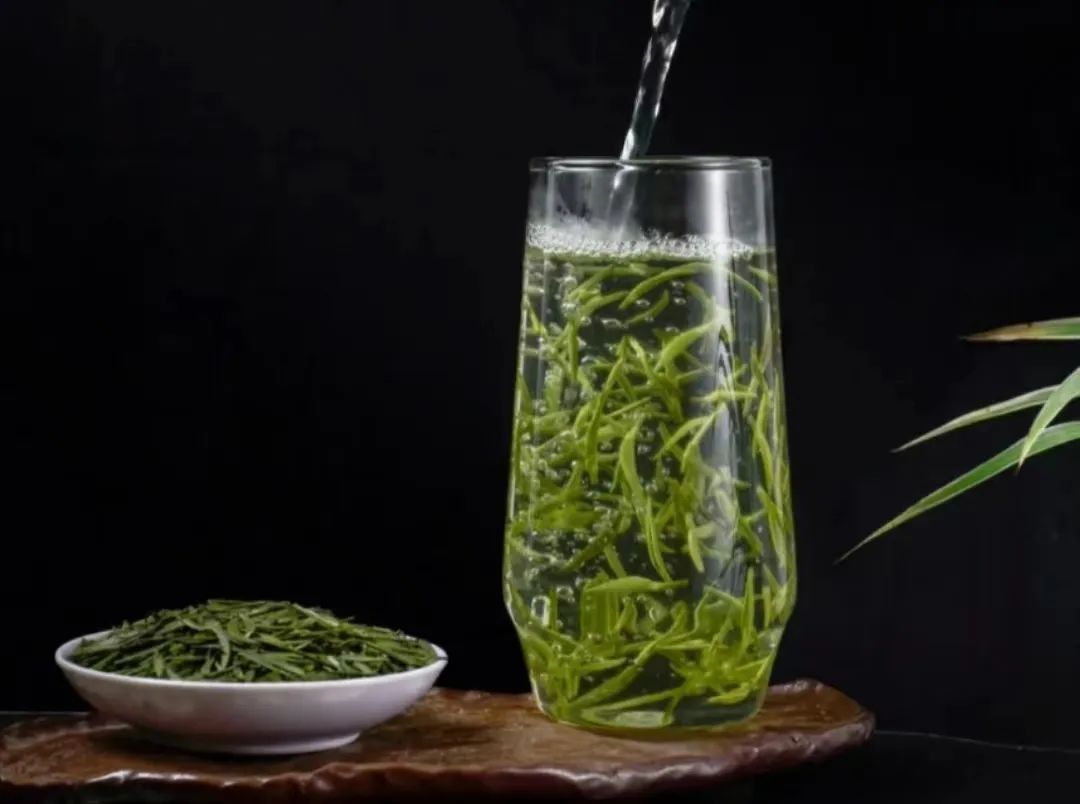 富硒茶冲泡颜色(冲泡茶颜色富硒的作用)-硒宝网