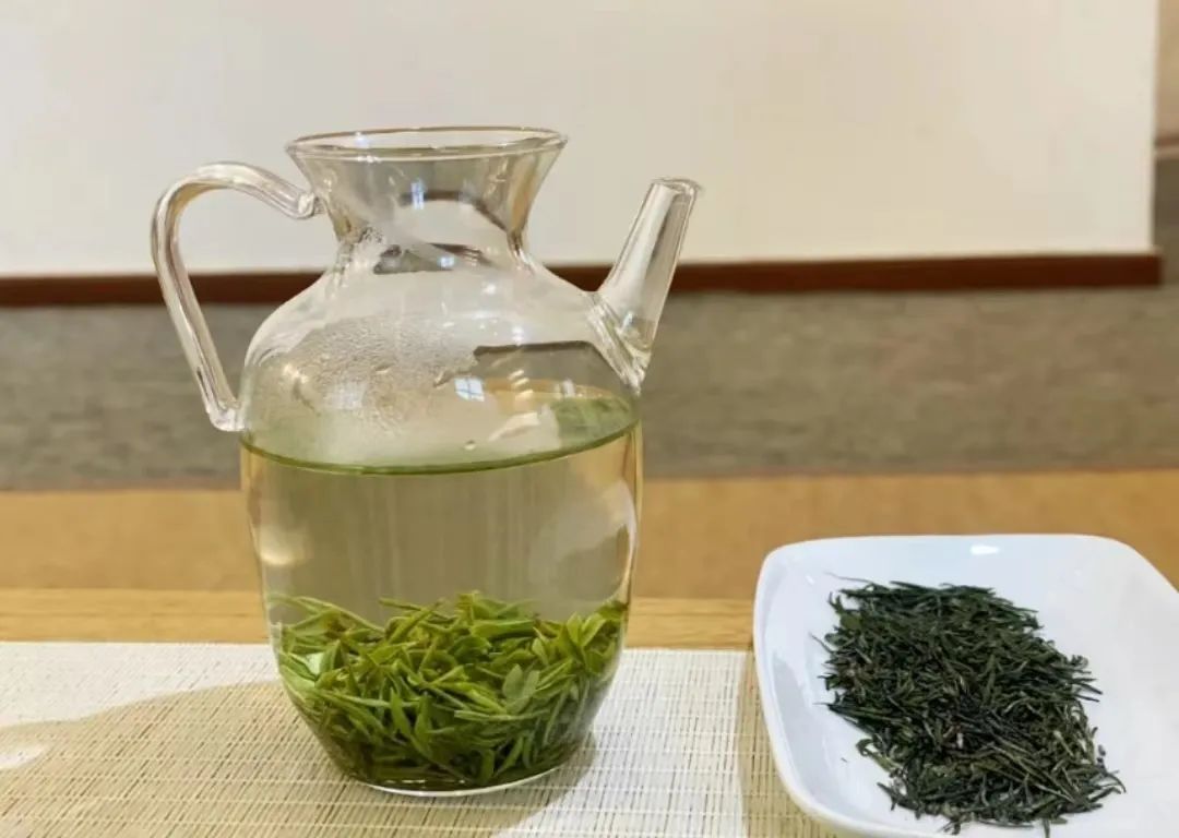 富硒茶冲泡颜色(冲泡茶颜色富硒的作用)-硒宝网