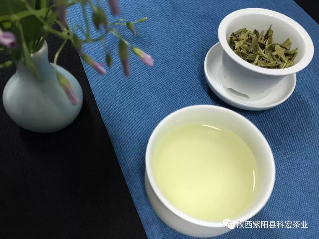 富硒茶冲泡颜色(冲泡茶颜色富硒好吗)-硒宝网