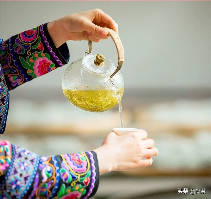 藤茶是富硒茶吗(富硒藤茶什么牌子的好)-硒宝网