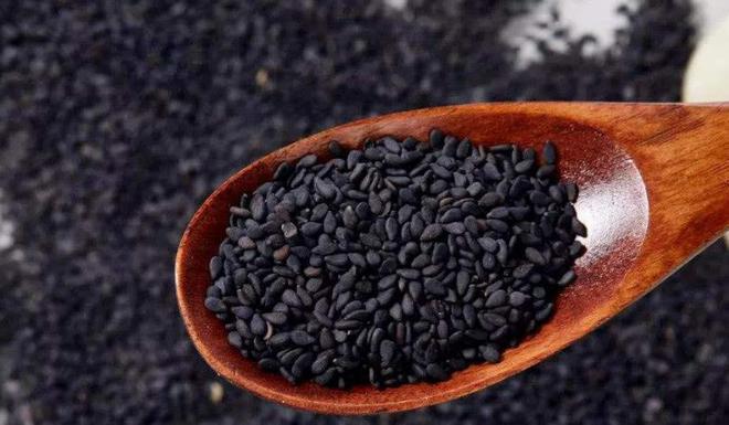 补硒可以黑头发吗(补硒能让白头发变黑吗)-硒宝网