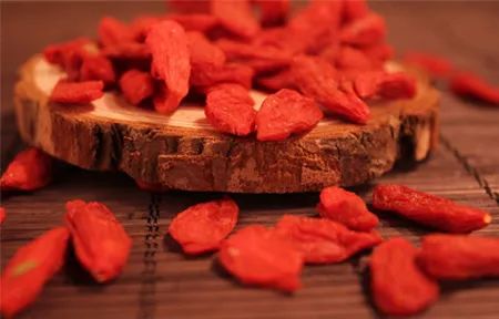 补硒能治白头发吗（白发是不是身体里缺硒）-硒宝网