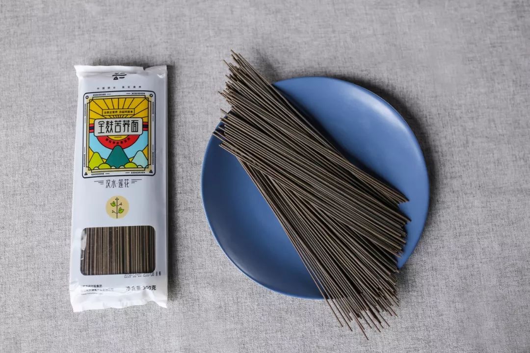 富硒黑苦荞茶作用（黑茶苦荞的功效与作用）-硒宝网