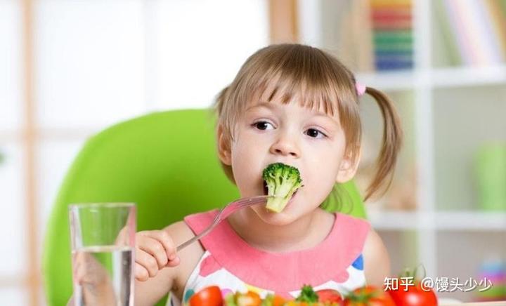 婴儿什么时候补钙（婴儿补钙时候吃什么）-硒宝网