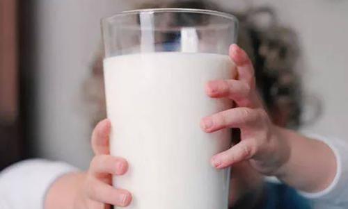 喝牛奶能补钙吗(牛奶能喝补钙的药吗)-硒宝网
