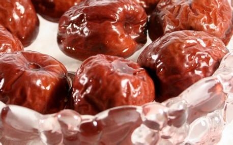 补铁补血的食物(补血食物补铁还是补钙)-硒宝网