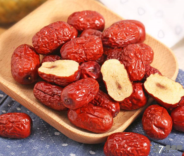 枣补铁吗（干枣有糖精枣吗）-硒宝网