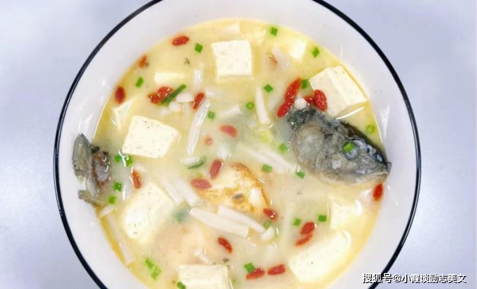 小孩喝什么鱼汤最补钙(喝小孩补钙鱼汤的好处)-硒宝网