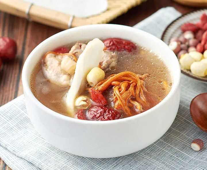 鸡肉补钙吗（鸡肉补钙还是补铁）-硒宝网