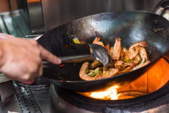 铁锅炒菜可以补铁吗(铁锅能补铁)-硒宝网